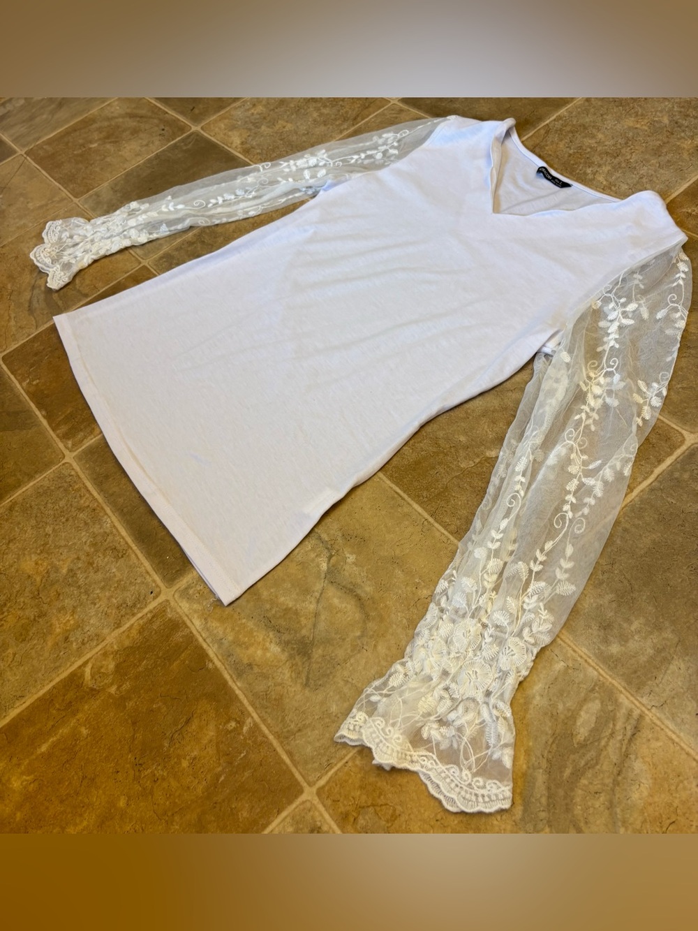 Noracora Long Sleeve Lace Top